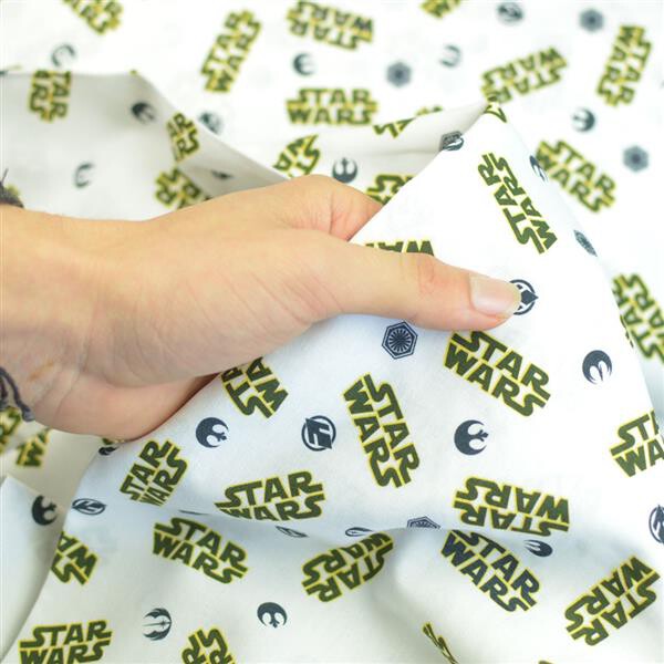 Baumwolle Star Wars Schriftzug auf Wollweiß