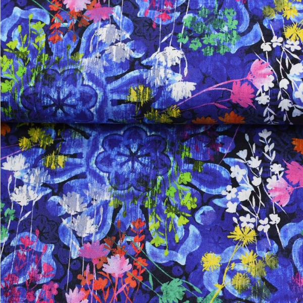 Baumwolle Patchwork bunte Blumen auf blauem Mandalahintergrund
